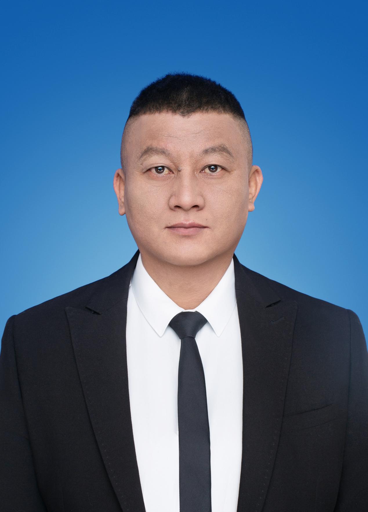 李龙